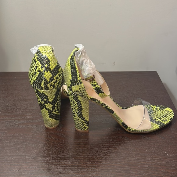 Yellow Multi Heel - Picture 4 of 4